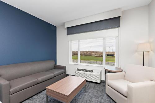 creekside hotel parkville