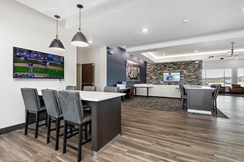 creekside hotel parkville