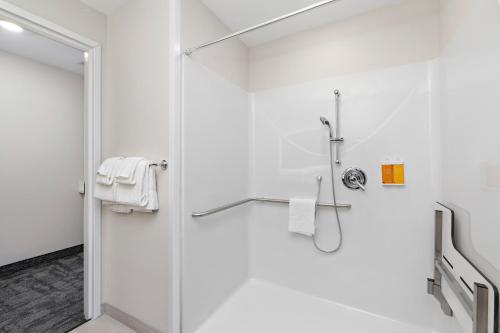 creekside hotel parkville