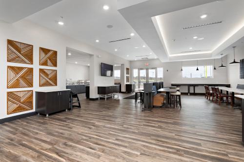 creekside hotel parkville