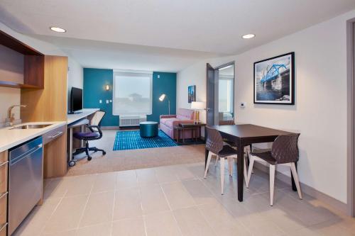 home2 suites by hilton grand rapids south