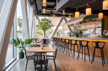best western m treize paris asnieres