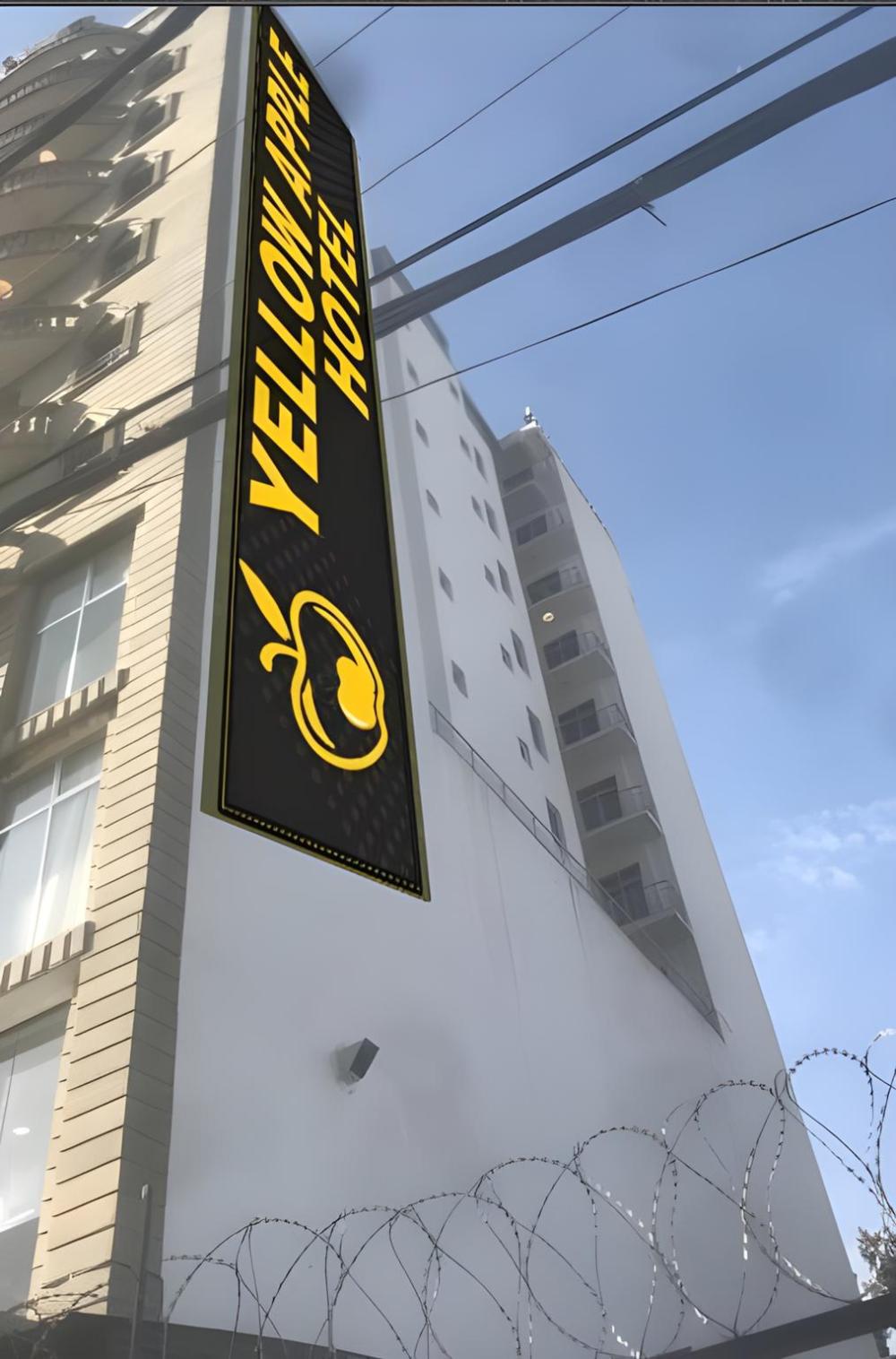 yellow apple hotel