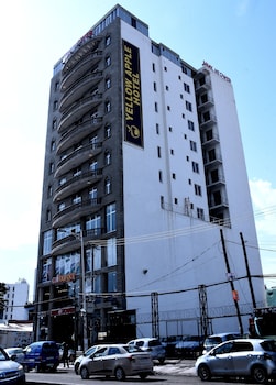 yellow apple hotel