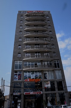yellow apple hotel
