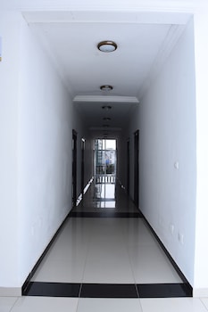 yellow apple hotel