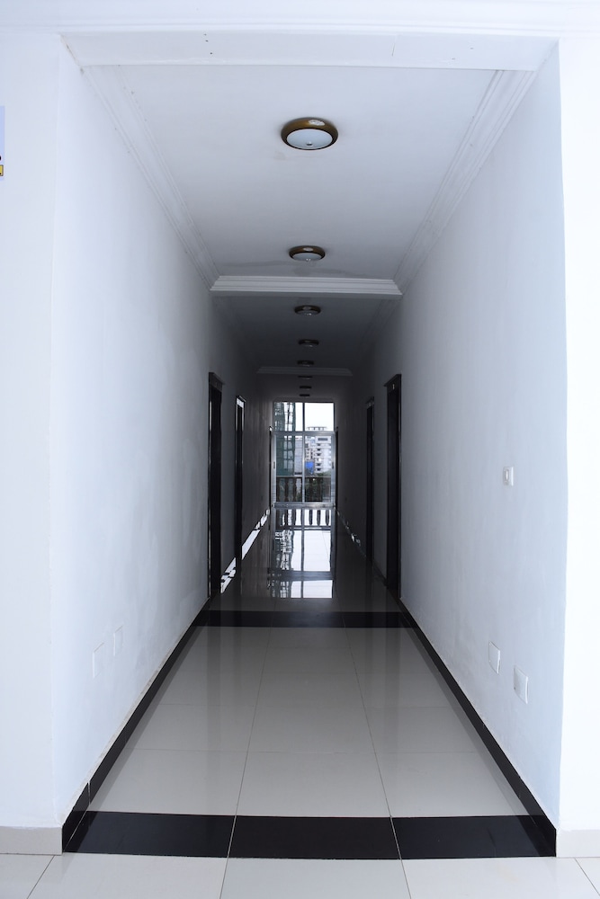 yellow apple hotel