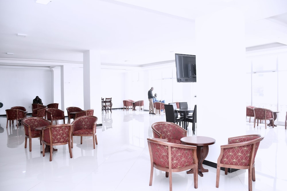 yellow apple hotel