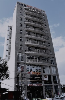 yellow apple hotel