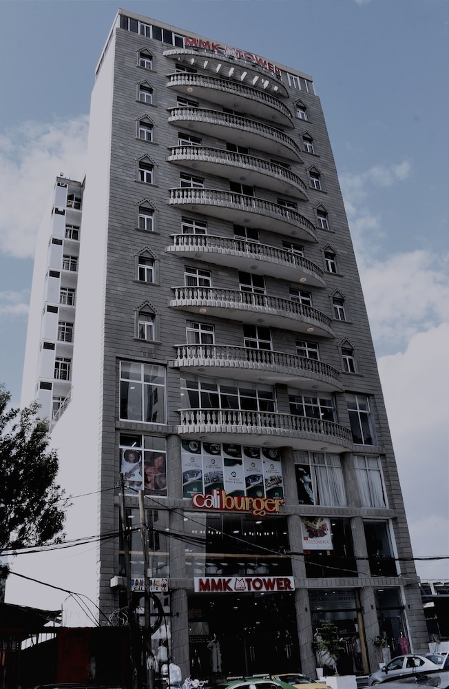 yellow apple hotel