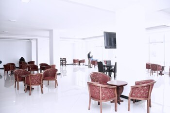 yellow apple hotel