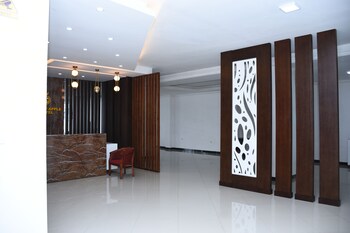 yellow apple hotel