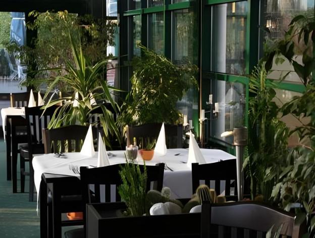 hotel and restaurant 5 linden
