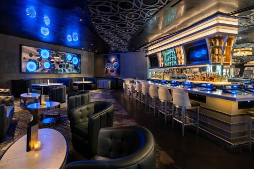 the strat hotel casino and skypod