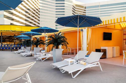 the strat hotel casino and skypod
