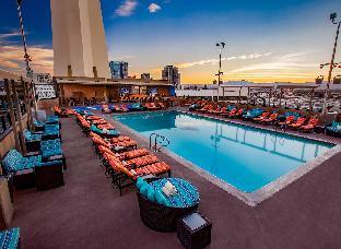 the strat hotel casino and skypod
