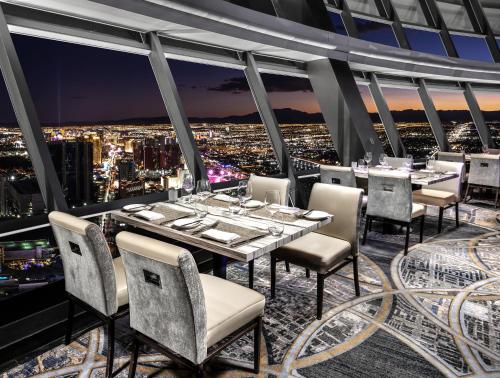 the strat hotel casino and skypod