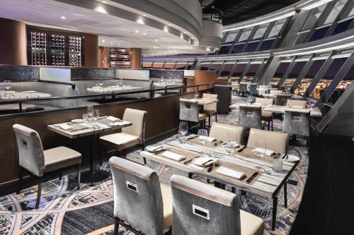 the strat hotel casino and skypod