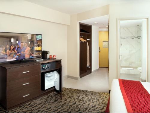 the strat hotel casino and skypod
