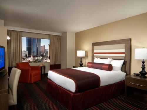 the strat hotel casino and skypod