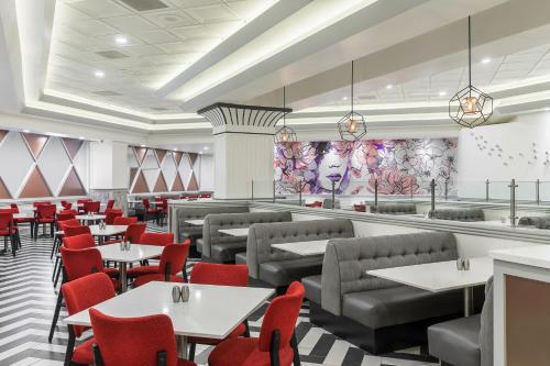 the strat hotel casino and skypod