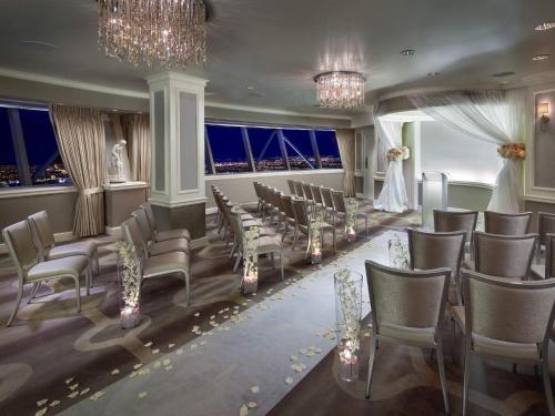 the strat hotel casino and skypod