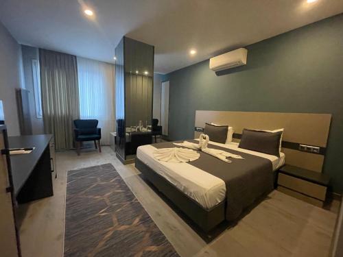 agora royal hotel
