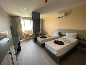 agora royal hotel