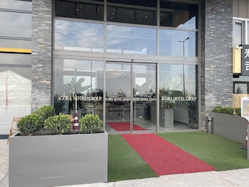 agora royal hotel