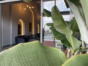 agora royal hotel