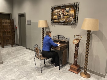 agora royal hotel