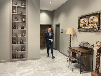 agora royal hotel