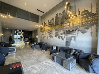 agora royal hotel