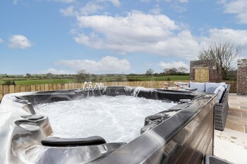 Hc Property - The Hideaway At Watergate Eye,,3.5 star