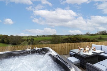 Hc Property - The Hideaway At Watergate Eye,,3.5 star