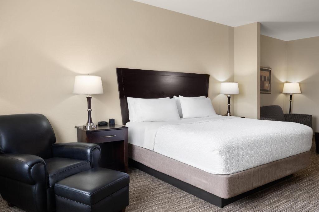 holiday inn express andsuites snyder by ihg