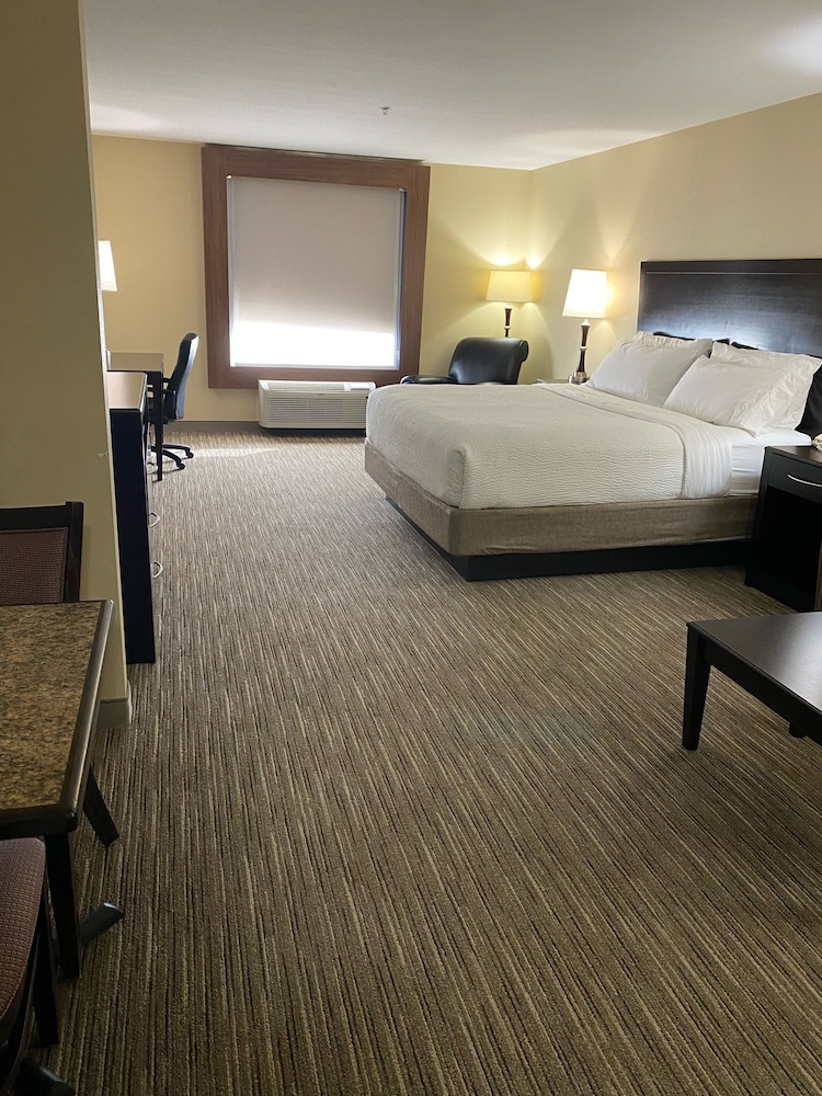 holiday inn express andsuites snyder by ihg
