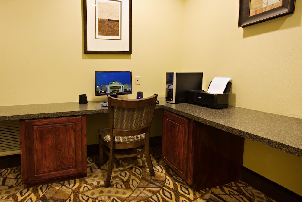 holiday inn express andsuites snyder by ihg