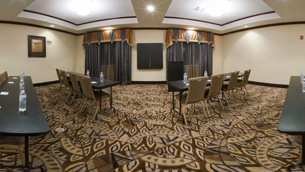 holiday inn express andsuites snyder by ihg