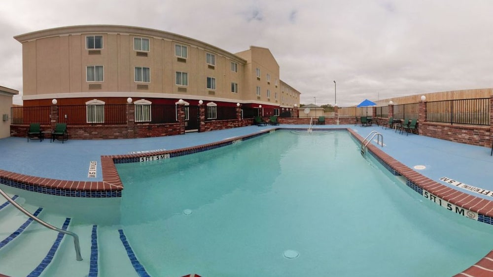 holiday inn express andsuites snyder by ihg
