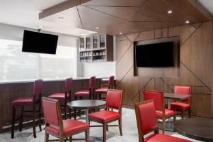 holiday inn express andsuites snyder by ihg