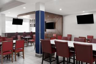 holiday inn express andsuites snyder by ihg