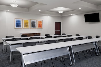 holiday inn express andsuites snyder by ihg
