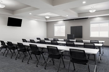 holiday inn express andsuites snyder by ihg