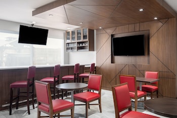 holiday inn express andsuites snyder by ihg