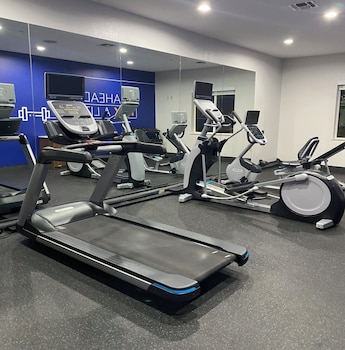 holiday inn express andsuites snyder by ihg