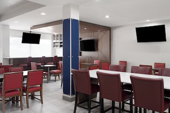 holiday inn express andsuites snyder by ihg