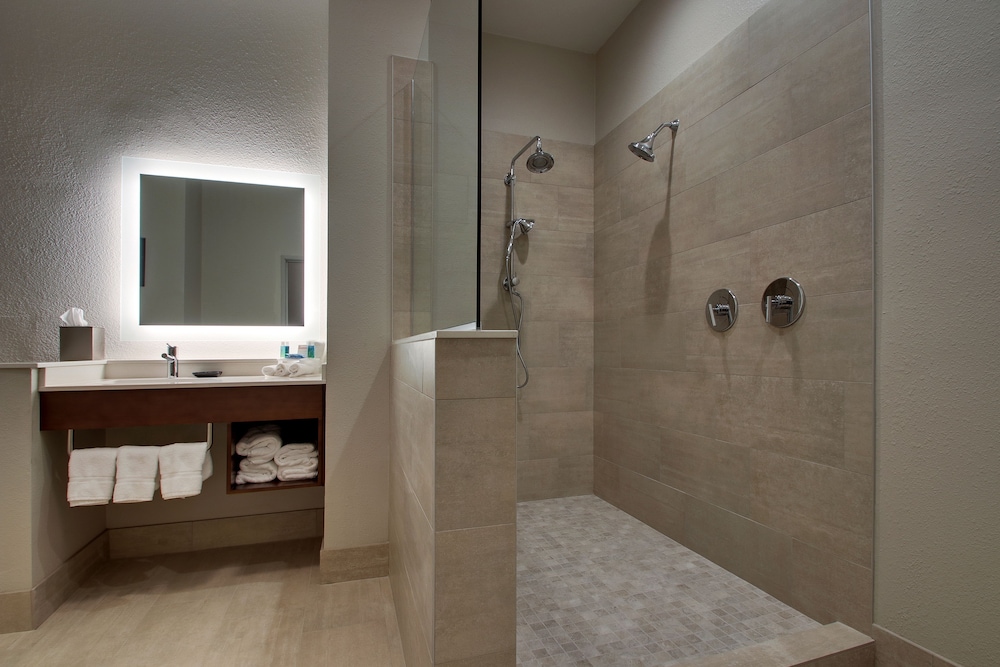 holiday inn express and suites vernon college area