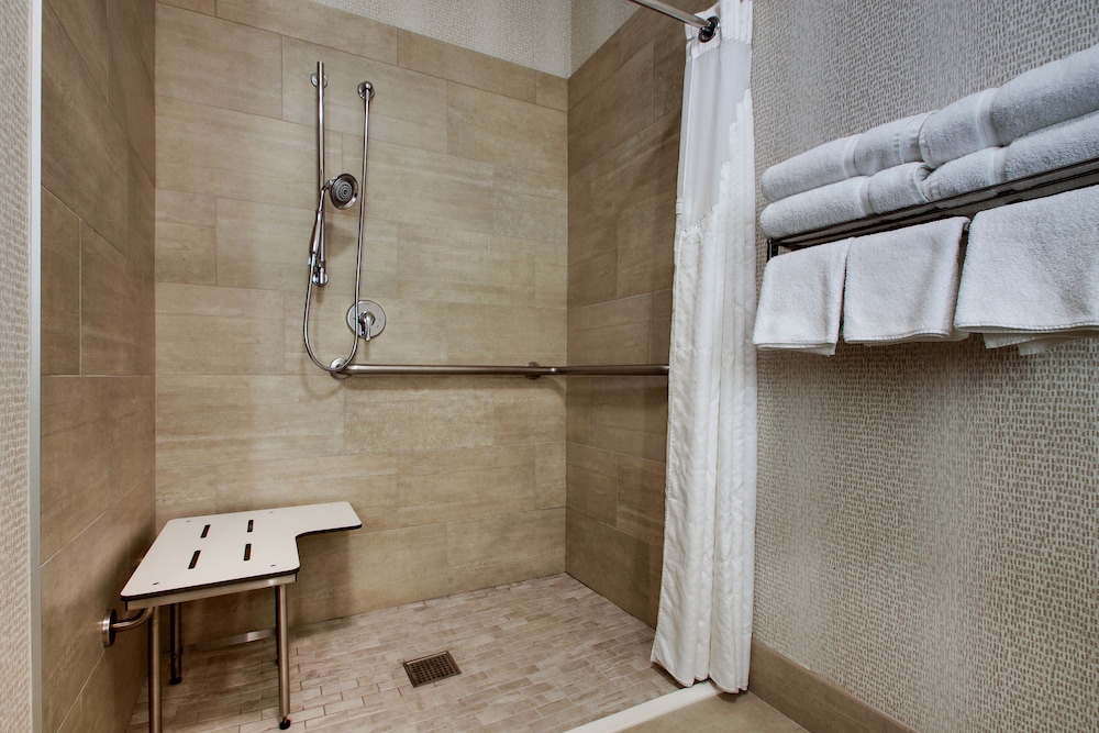 holiday inn express and suites vernon college area