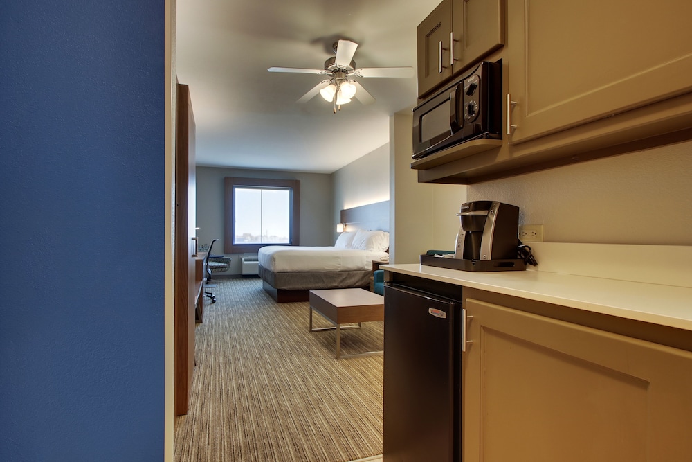 holiday inn express and suites vernon college area